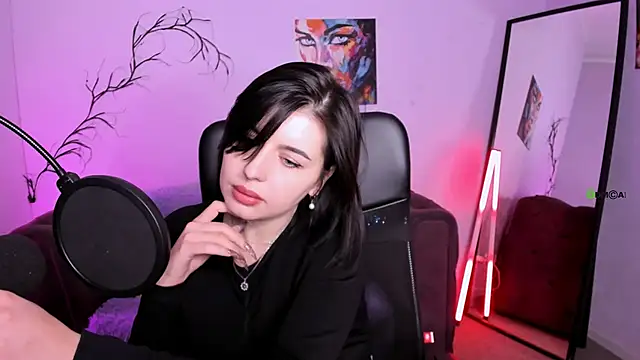 Snapshot of violett_queen12 chatting on November 9, 2025, 2:32 pm violett queen12 online show from November 9, 2025, 2:32 pm