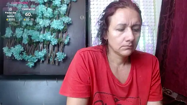 Snapshot of darling_hott chatting on September 18, 2025, 9:12 am darling hott online show from September 18, 2025, 9:12 am