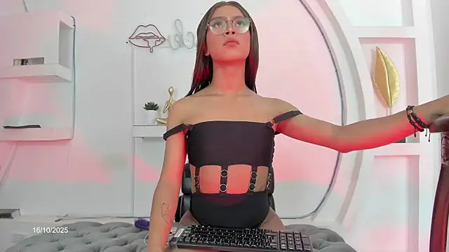 Vicky Hottman online show from October 18, 2025, 4:25 am