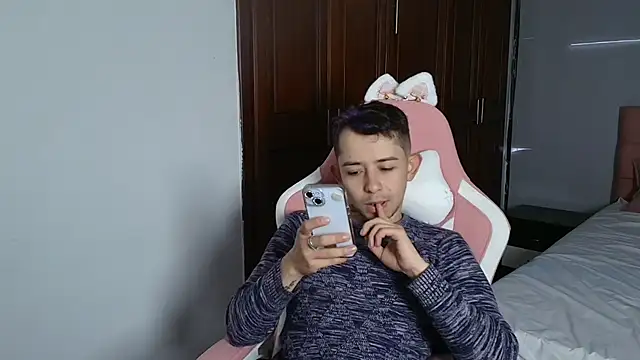 Aleecandrews online show from September 23, 2025, 7:43 pm