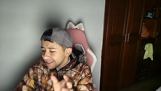 Aleecandrews online show from October 13, 2025, 7:37 pm