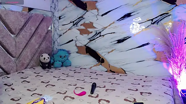 kushina uzumaki75 online show from April 18, 2026, 3:31 am