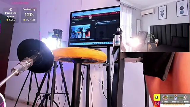 Snapshot of Marthina chatting on December 18, 2025, 1:37 pm Marthina online show from December 18, 2025, 1:37 pm