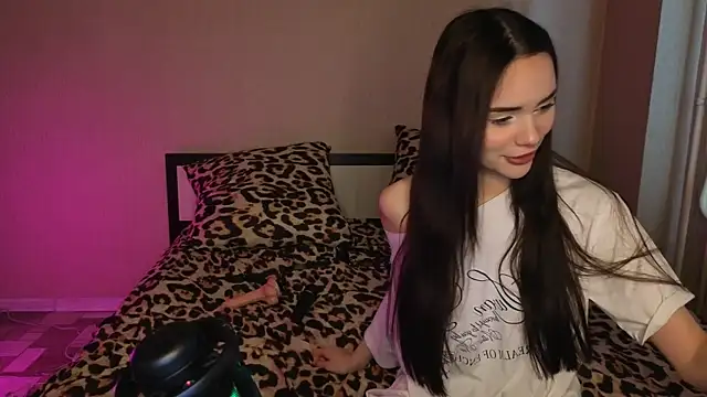 Snapshot of honey_____bunny chatting on December 17, 2025, 5:23 am honey bunny online show from December 17, 2025, 5:23 am