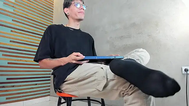 david huge online show from October 17, 2025, 1:24 pm