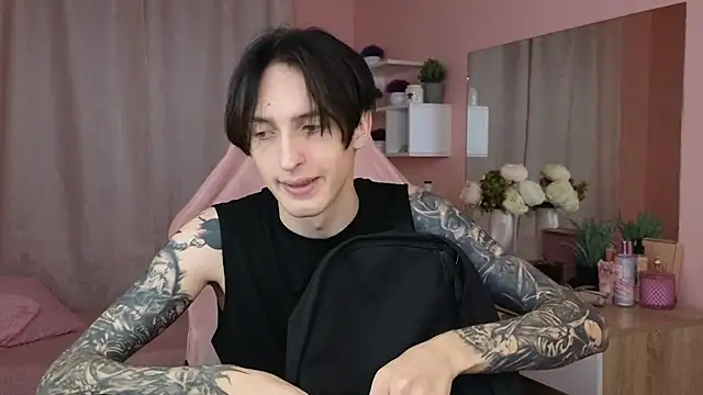 Snapshot of Martin_Jin chatting on November 8, 2025, 12:20 pm Martin Jin online show from November 8, 2025, 12:20 pm