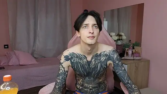 Snapshot of Martin_Jin chatting on October 28, 2025, 12:26 pm Martin Jin online show from October 28, 2025, 12:26 pm