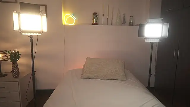 ximena cortez 03 online show from November 25, 2025, 11:48 pm