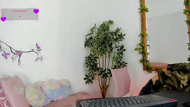 valerieMattson online show from October 16, 2025, 4:15 pm