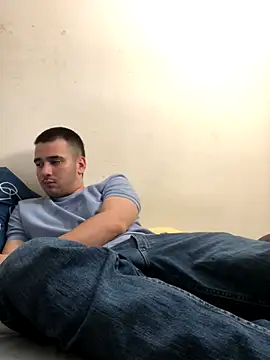 Snapshot of Cesar_Augusto chatting on October 17, 2025, 2:15 am Cesar Augusto online show from October 17, 2025, 2:15 am