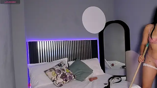 Snapshot of Emilybeltons chatting on October 6, 2025, 8:09 pm Emilybeltons online show from October 6, 2025, 8:09 pm