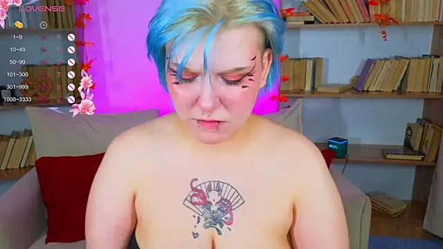 bluelunaray online show from September 28, 2025, 10:44 am