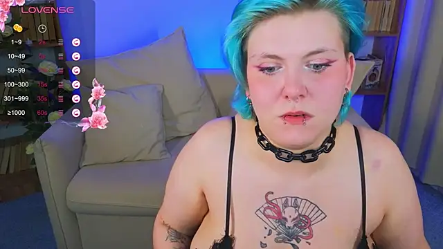 bluelunaray online show from September 9, 2025, 2:21 am