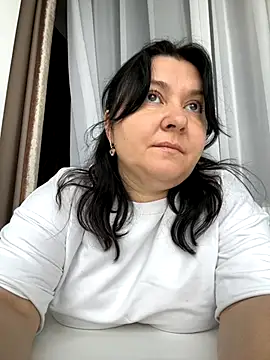 Liza Will online show from December 2, 2025, 9:33 am