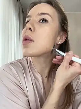 Ashley Roys online show from April 19, 2026, 9:54 am