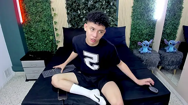 JoseLucian online show from November 21, 2025, 8:19 pm