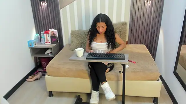 LittleeStar online show from June 11, 2026, 2:53 am