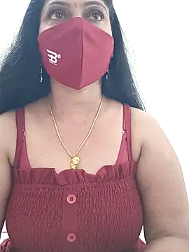 shivani27 online show from April 18, 2026, 7:33 am