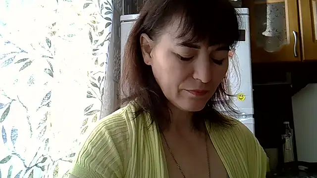 Snapshot of Krystal_82 chatting on February 1, 2026, 8:01 am Krystal 82 online show from February 1, 2026, 8:01 am