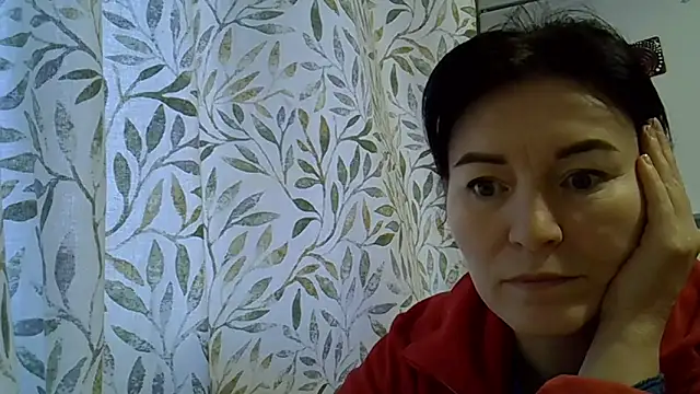 Krystal 82 online show from December 19, 2025, 10:28 am