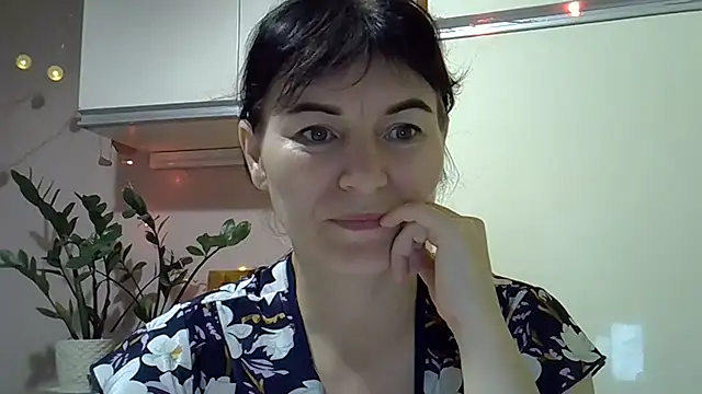 Krystal 82 online show from October 24, 2025, 10:20 pm