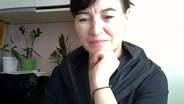 Snapshot of Krystal_82 chatting on February 6, 2026, 10:55 am Krystal 82 online show from February 6, 2026, 10:55 am