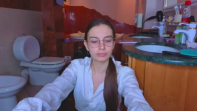 Real cutie1 online show from December 18, 2025, 1:48 pm