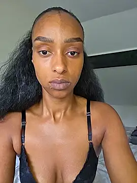 Snapshot of Hazel_Dollxx chatting on June 3, 2026, 9:43 am Hazel Dollxx online show from June 3, 2026, 9:43 am