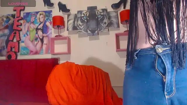 Snapshot of blondehot5v chatting on October 30, 2025, 3:31 pm blondehot5v online show from October 30, 2025, 3:31 pm