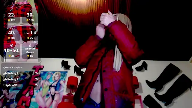 Snapshot of blondehot5v chatting on October 3, 2025, 12:17 pm blondehot5v online show from October 3, 2025, 12:17 pm