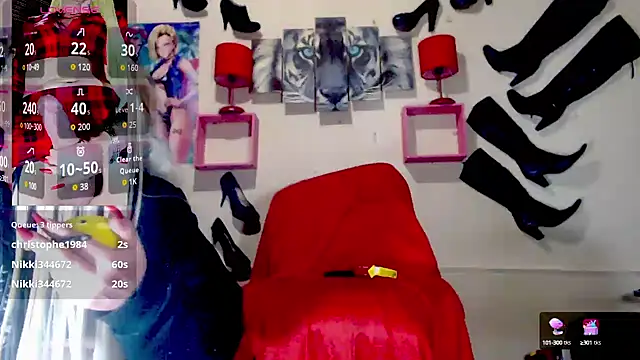 Snapshot of blondehot5v chatting on October 11, 2025, 12:06 pm blondehot5v online show from October 11, 2025, 12:06 pm