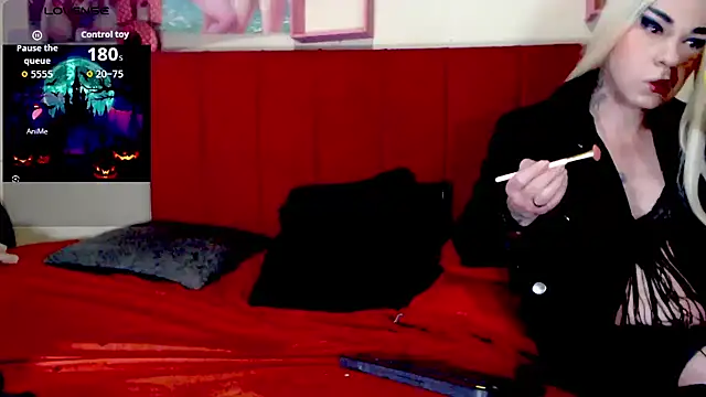 Snapshot of blondehot5v chatting on October 25, 2025, 12:28 pm blondehot5v online show from October 25, 2025, 12:28 pm