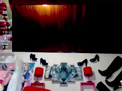 Snapshot of blondehot5v chatting on September 29, 2025, 12:11 pm blondehot5v online show from September 29, 2025, 12:11 pm