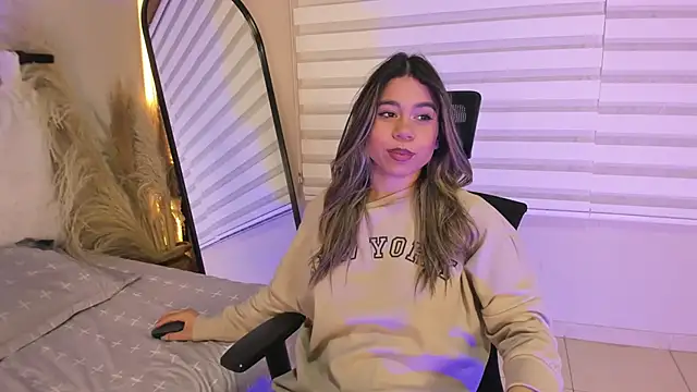 Rachell criss online show from November 13, 2025, 3:43 am