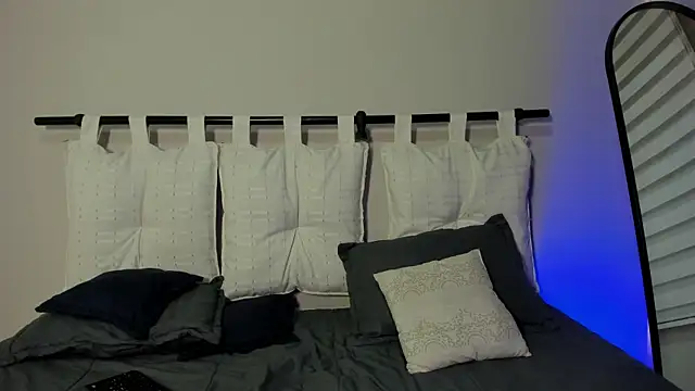 Rachell criss online show from September 14, 2025, 4:24 am