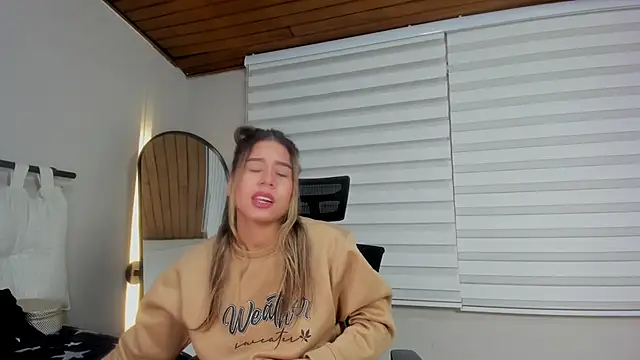 Rachell criss online show from October 12, 2025, 4:03 am