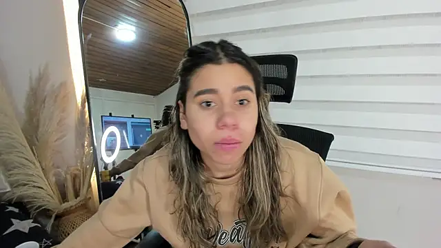 Rachell criss online show from October 30, 2025, 4:33 am