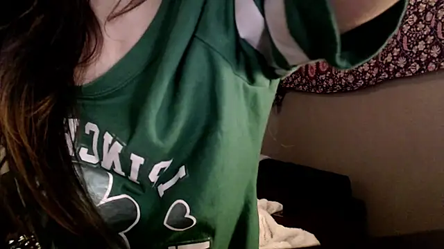 Snapshot of London_Ray chatting on May 13, 2026, 2:40 am London Ray online show from May 13, 2026, 2:40 am