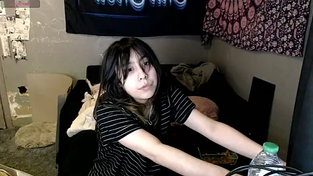 Snapshot of London_Ray chatting on October 15, 2025, 8:44 am London Ray online show from October 15, 2025, 8:44 am