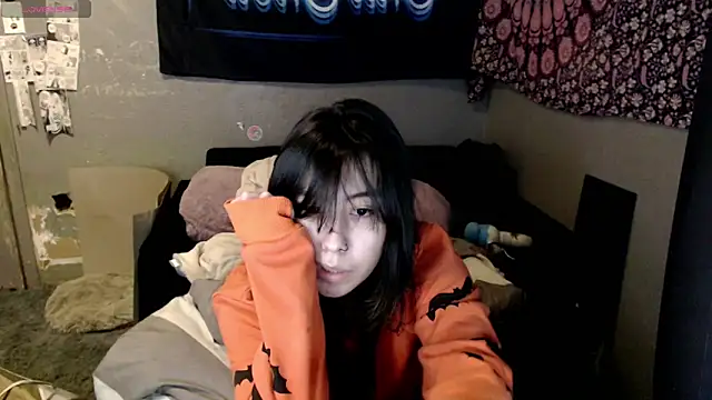 Snapshot of London_Ray chatting on October 19, 2025, 5:43 am London Ray online show from October 19, 2025, 5:43 am