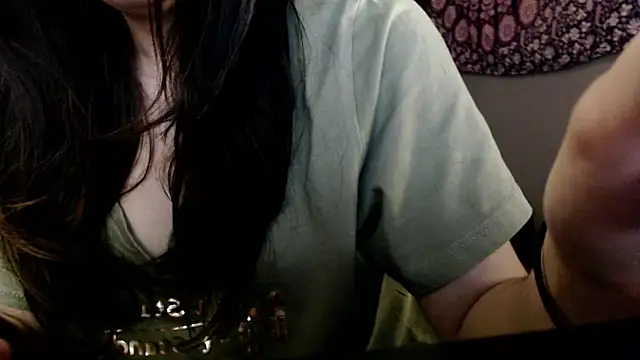 Snapshot of London_Ray chatting on May 9, 2026, 12:14 am London Ray online show from May 9, 2026, 12:14 am