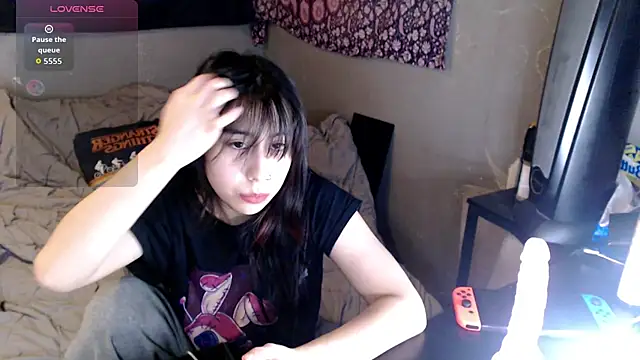 London Ray online show from December 18, 2025, 5:01 am