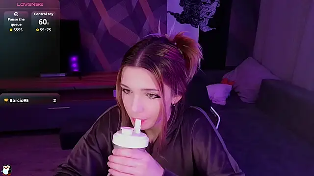 Sandy Belle online show from September 18, 2025, 6:33 pm