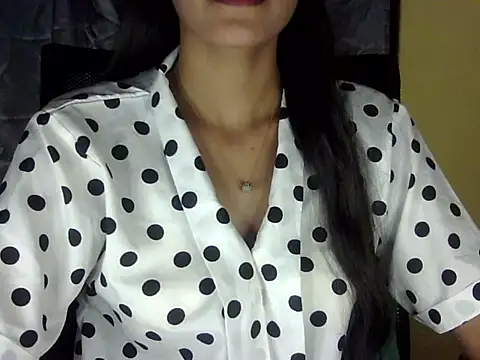 zara Khan0 online show from November 9, 2025, 2:43 pm