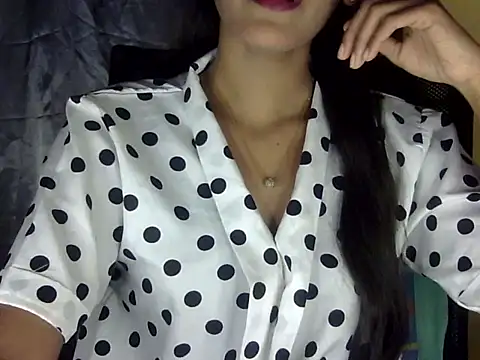 zara Khan0 online show from November 19, 2025, 1:44 pm