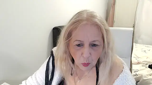Snapshot of SusiLifeXXX chatting on May 17, 2026, 8:20 pm SusiLifeXXX online show from May 17, 2026, 8:20 pm