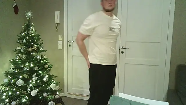 Dartanjanas13 online show from December 18, 2025, 5:06 pm