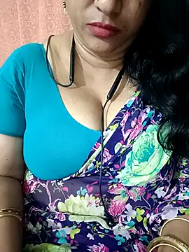 Swetyhoney online show from October 6, 2025, 6:52 pm