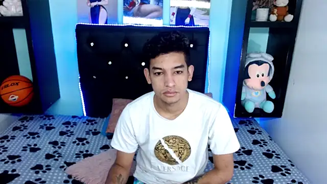 x oliver x online show from November 2, 2025, 4:39 am