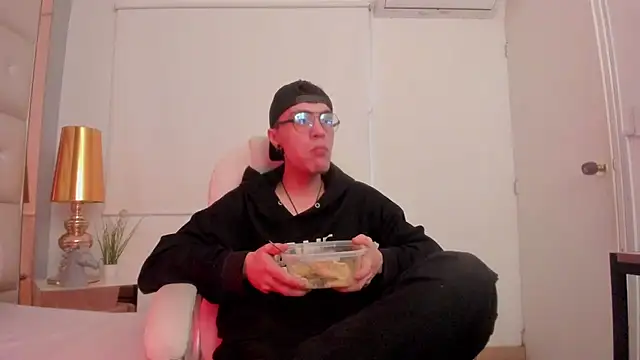 dark sun302 online show from November 9, 2025, 8:57 pm